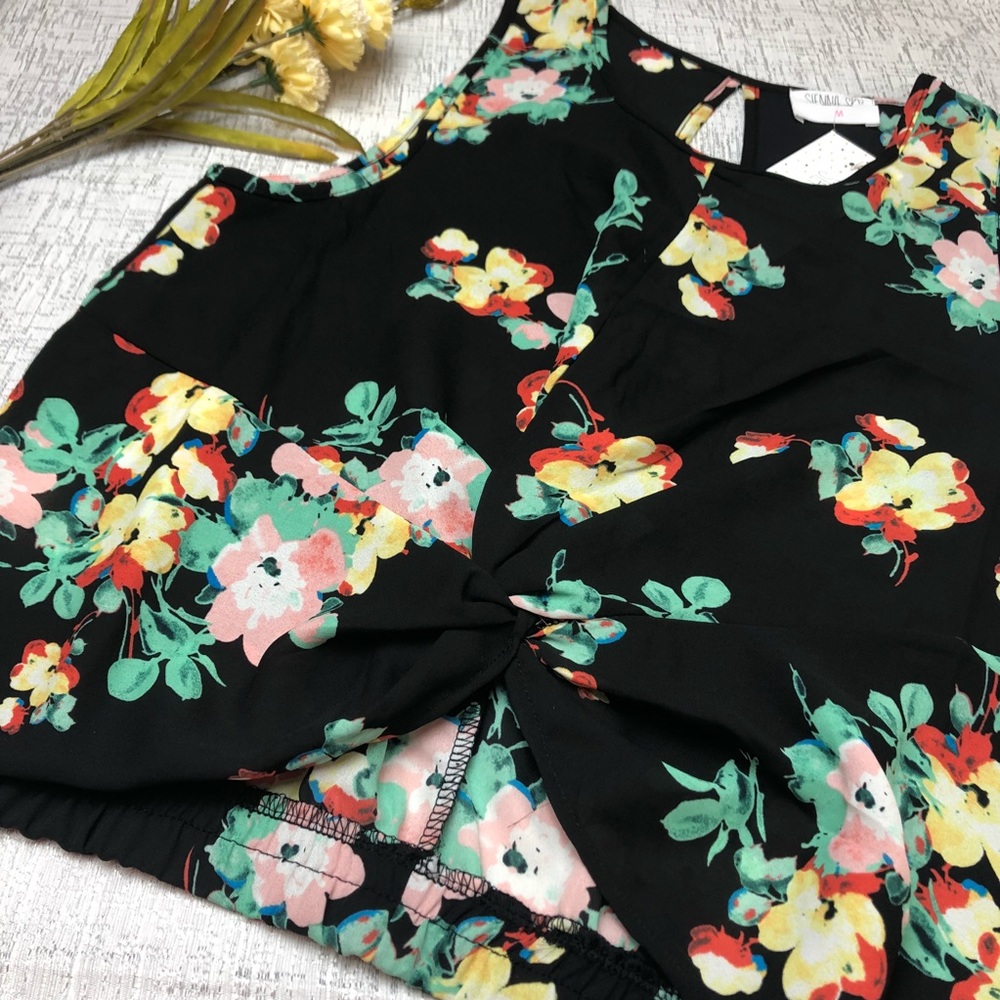 NWT Sienna Sky Floral Print Knot Front Top Size M